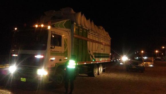 Tacna: PNP interviene camión que iba a Puno con más de 100 sacos repletos de ají 