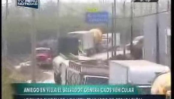 Villa el Salvador: Aniego genera caos vehicular desde hace dos semanas