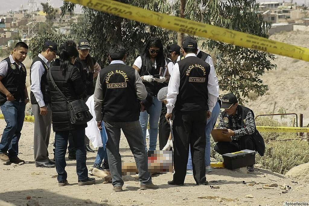 Arrojan el cadáver de un hombre a una torrentera en Cerro Colorado