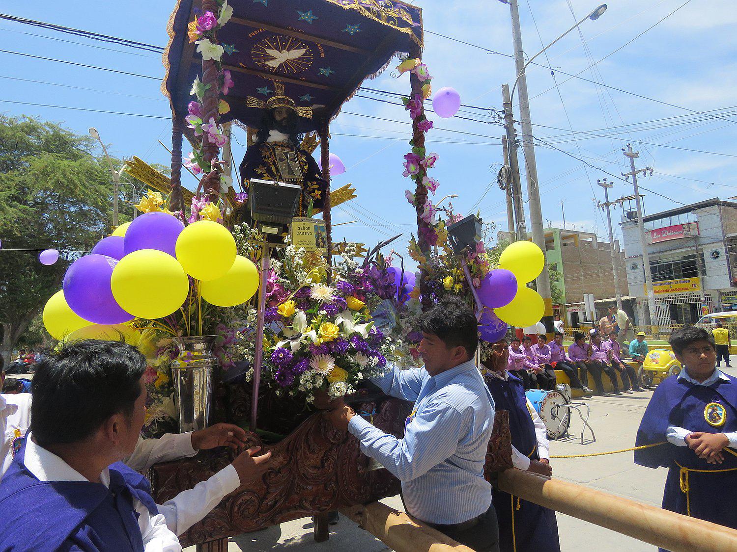 Piura: Imagen del Sr. Cautivo llenó de bendiciones a La Unión