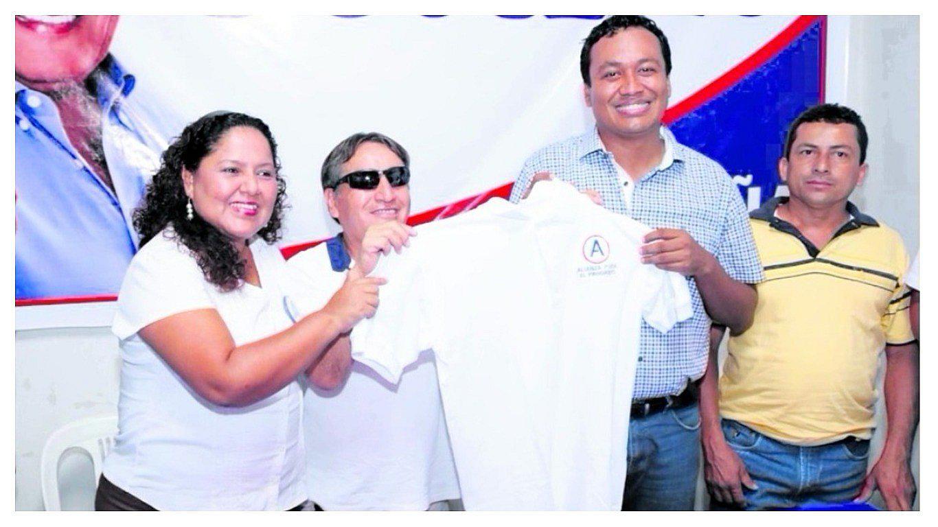 Selene Ávila y Lenin Mendoza sellan candidatura con APP