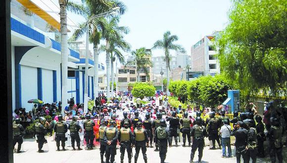 Lambayeque: Trabajadores de Tumán protestan en PJ y Sunarp rechaza directorio 