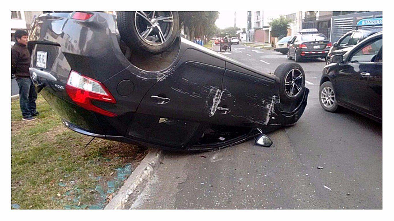 Trujillo: Cámara de seguridad capta aparatoso choque (VIDEO) 