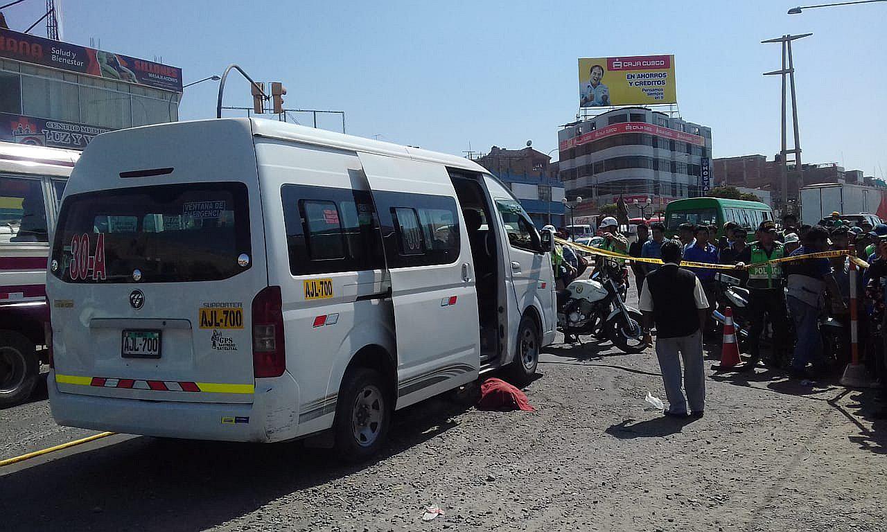 Combi de la ruta 30 A arrolla y mata a mujer