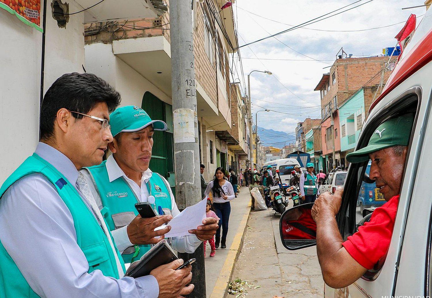Trabajadores de Transporte defienden a su jefe mientras que regidora pide su cambio