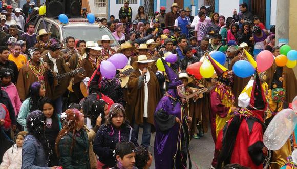 Los pobladores de Acequia Alta solían salir a las calles para ser parte del ambiente de carnavales. (Foto: Cortesía Jorge Vilca)