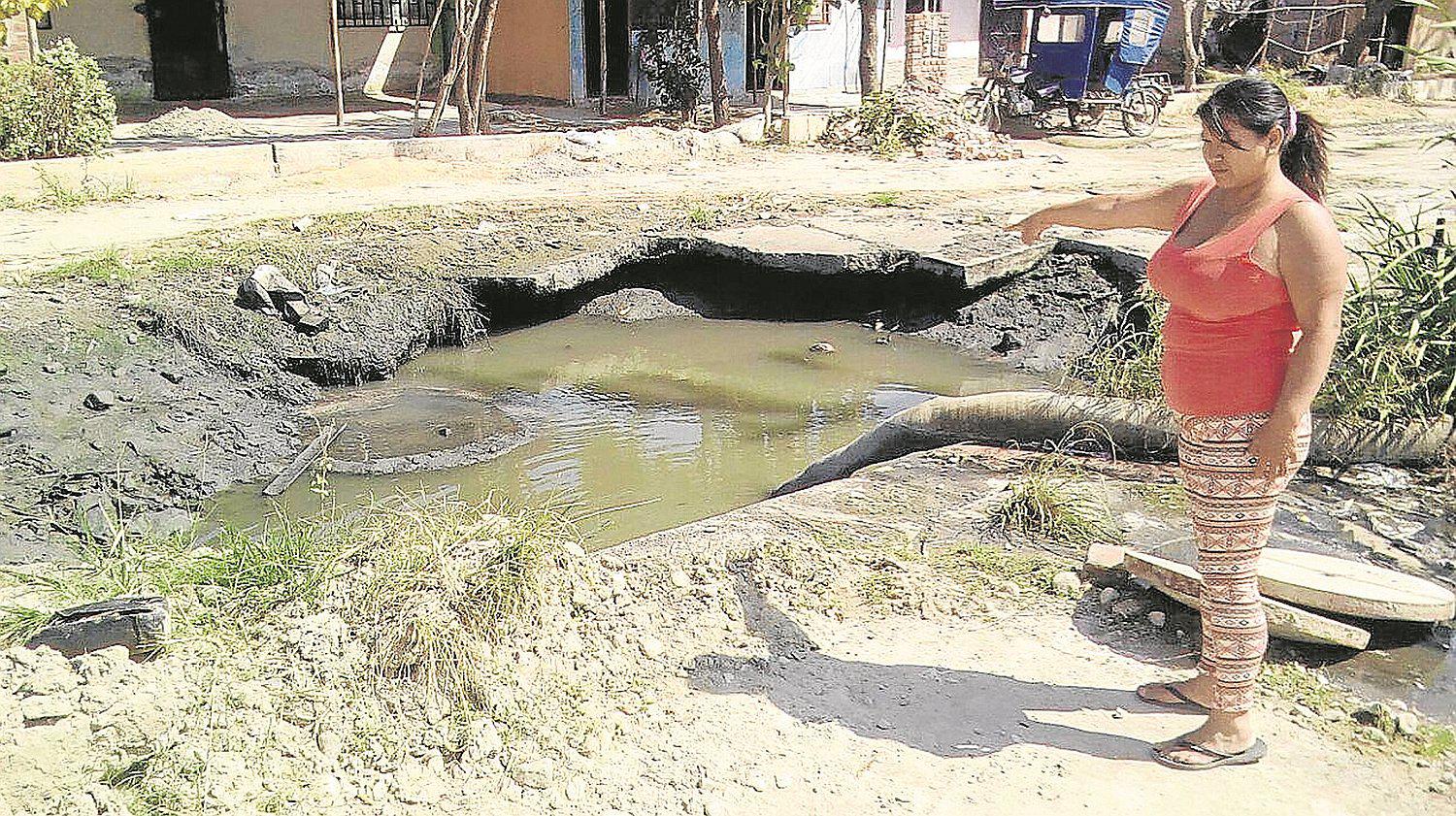Colapso de desagües y falta de agua afecta a  la población