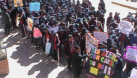 Estudiantes de Caylloma piden a comuna provincial el cierre de locales nocturnos