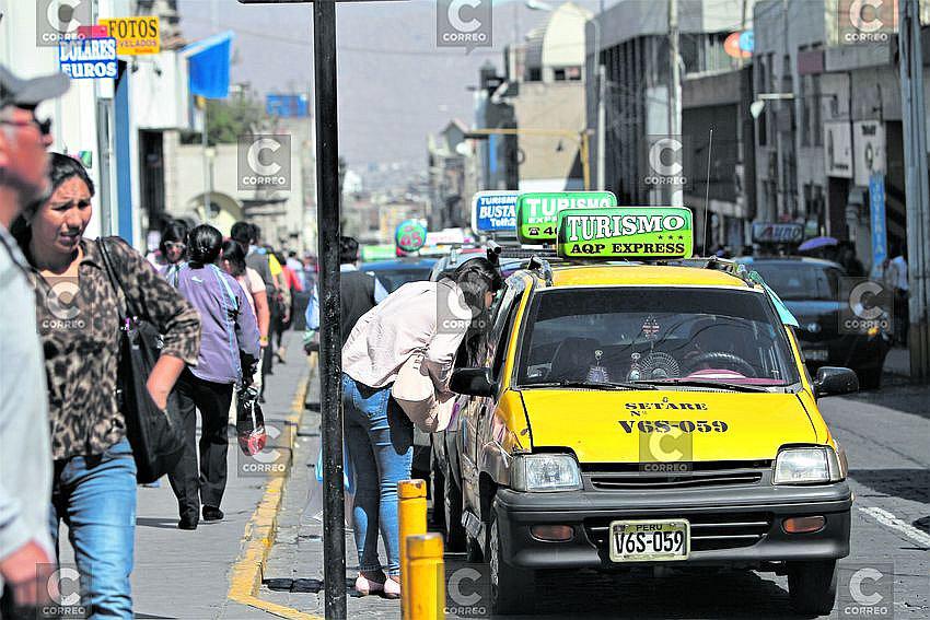 Alistan retiro de 900 autos ticos de las calles de Arequipa