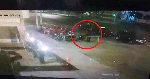 Delincuente roba motocicleta de policía cerca a comisaría