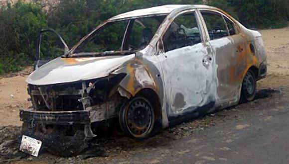 Trujillo: Delincuentes roban auto y lo incendian