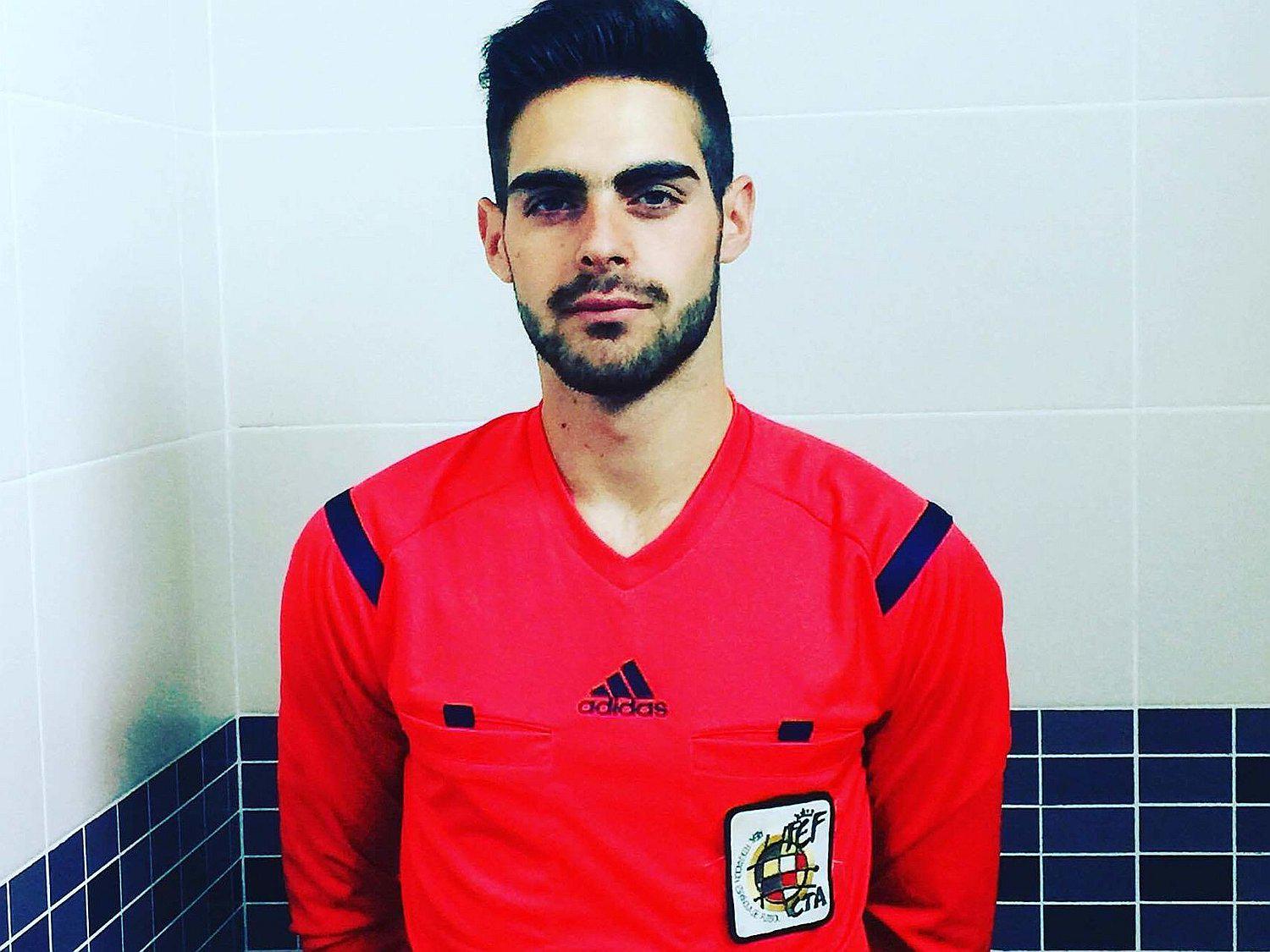 España: árbitro gay renuncia por insultos homófobos que recibió en partido