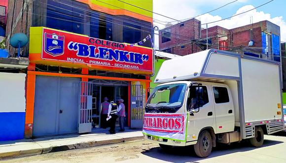 Al ver vehículo de  embargo, chilquenses corren a pagar deudas