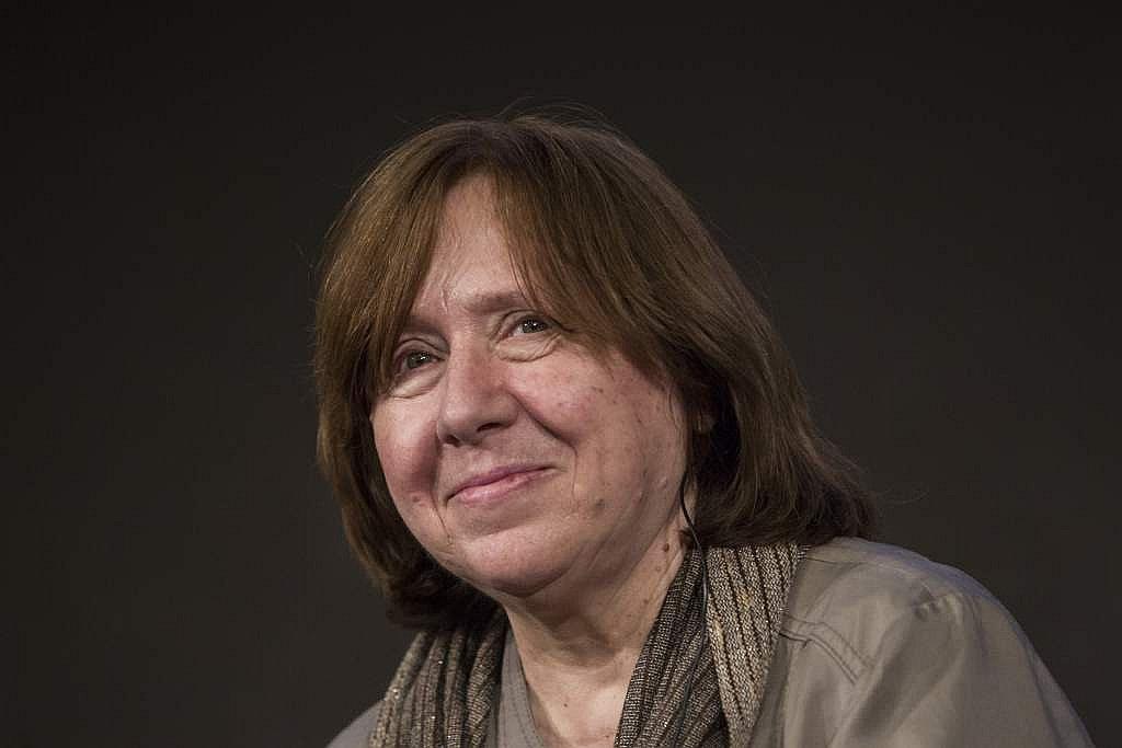 Svetlana Aleksiévich: Deja el tema de la guerra para escribir sobre el amor