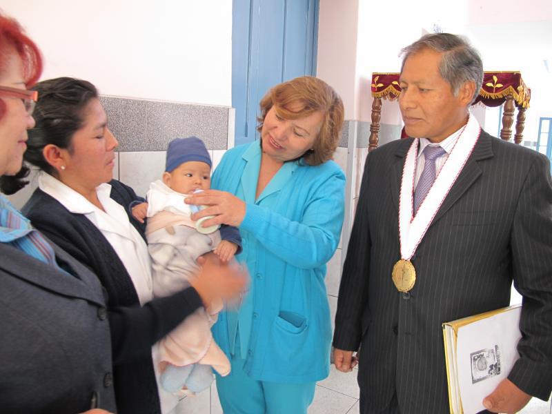 Aparecieron padres de bebé abandonada