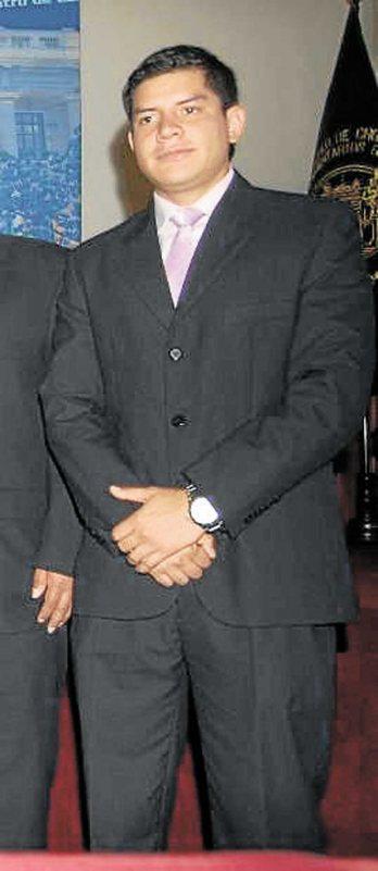 Jefe de Aduanas y su hijo denunciados por Tráfico de Influencias y Enriquecimiento Ilícito