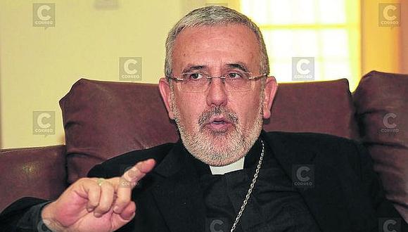 Arzobispo de Arequipa suspende a tres sacerdotes por tener hijos