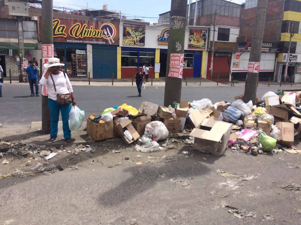Basura se acumula en distintos puntos de la ciudad luego de Nochebuena