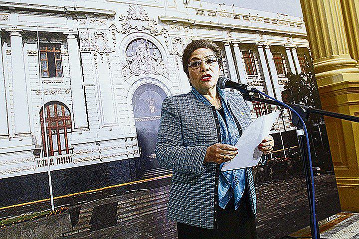 Luz Salgado: “Cita es por una crisis del entorno presidencial” 