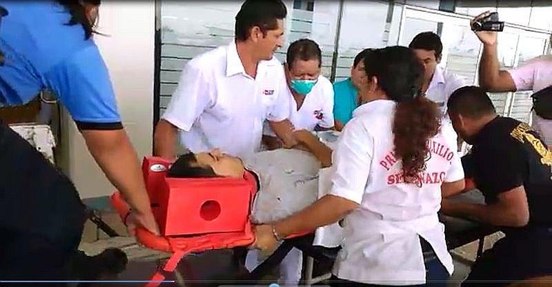 Tumbes: Dos suboficiales de la Policía de Turismo se despistan en camioneta