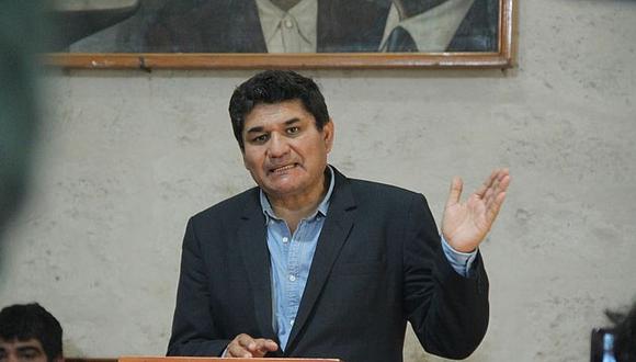 Horacio Zeballos llamó de "payasada" la propuesta de la congresista Luciana León