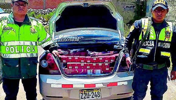 Policías decomisaron auto cargado con licores en la provincia de El collao
