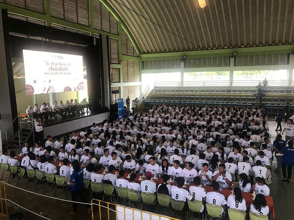 Ucayali obtuvo Récord Guinness de degustación de chocolate más grande del mundo
