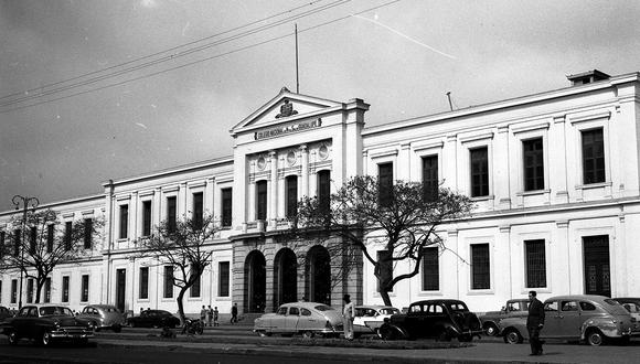 El colegio nacional Nuestra Señora de Guadalupe cumple 180 años como alma mater de peruanos ilustres. 10 de noviembre de 1960 (Foto: GEC Archivo Histórico)