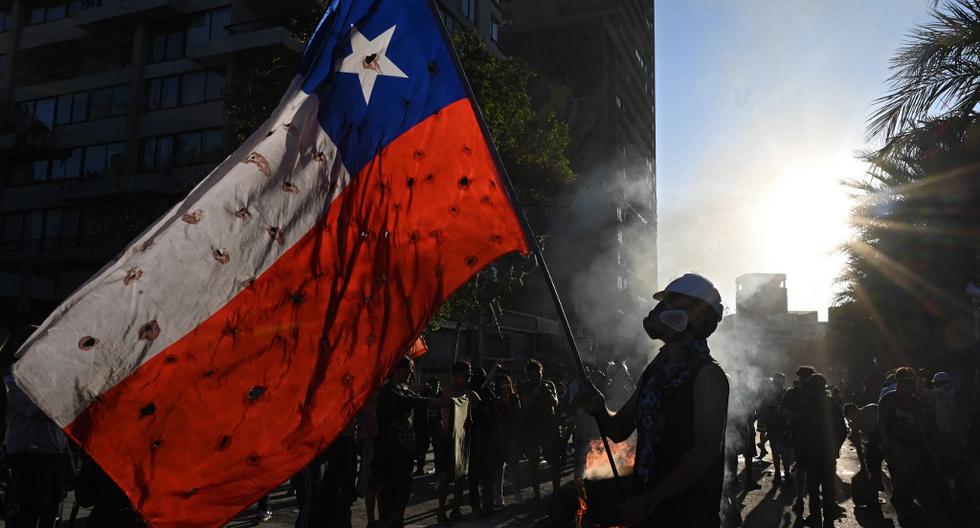 El 25 de octubre los chilenos decidirán en un plebiscito si habrá cambios en la Constitución, luego de un año de furiosas protestas que solo se suspendieron por la aparición del coronavirus. (Foto: Johan Ordoñez / AFP)