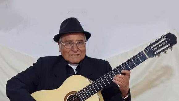 Silvestre Anccasi Bendezú, primera guitarra del "Trío Amanecer".