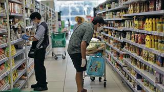 ¿Qué supermercados atenderán hoy durante el toque de queda?