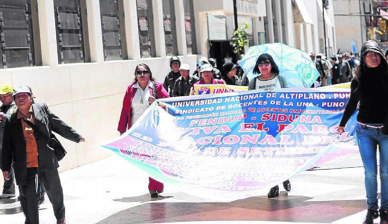 Docentes de la UNA Puno analizan ingresar en huelga indefinida