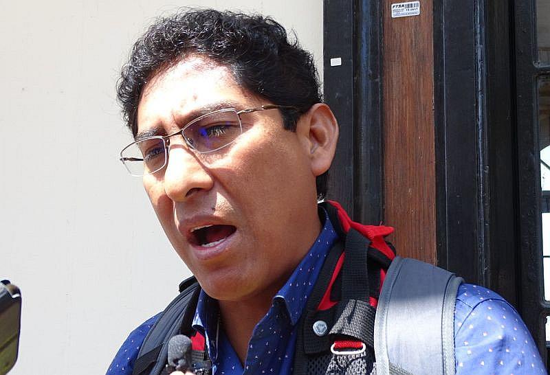 Alcalde de Cocachacra no arregla moderna ambulancia