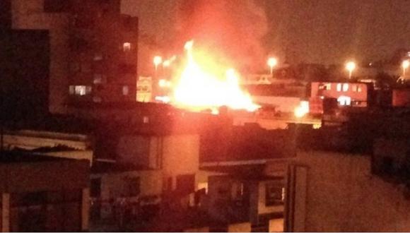 Incendio se registró en casona de la avenida Guzmán Blanco en Cercado de Lima 