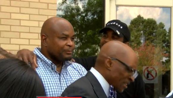 Dontae Sharpe fue liberado en el 2019, pero recién esta semana es indultado de toda culpa. (Foto: WNCT TV / AFP)