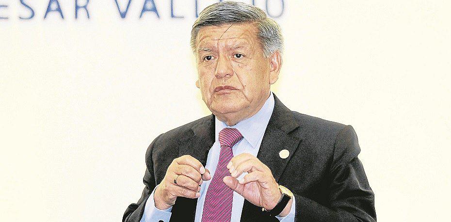 Indecopi multa a César Acuña y a su universidad por plagio en libro y en tesis de doctorado