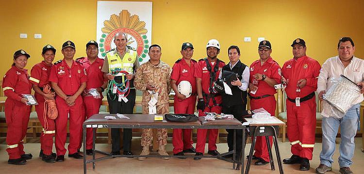 ​Bomberos de Majes reciben equipamiento para prestar servicio