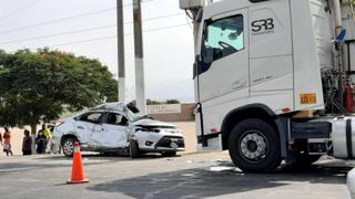 Hombre muere tras chocar violentamente su vehículo contra un tráiler en Ica (FOTOS)