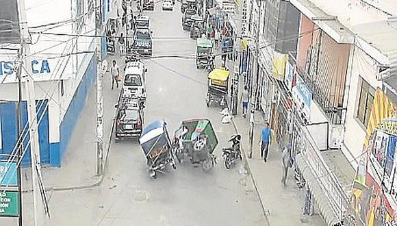 Una madre y sus tres hijos se salvan de milagro tras choque de vehículos en la calle Piura