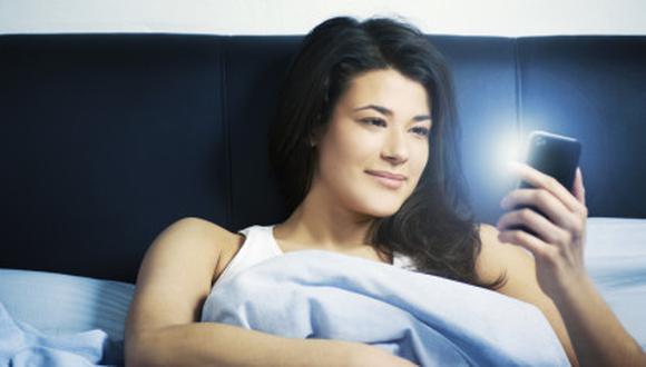 Advierten sobre lo dañino de revisar tu smartphone antes de dormir