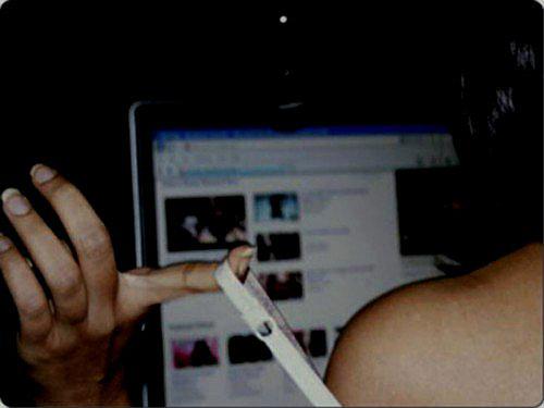 Prostitutas ofrecen sus servicios por redes sociales