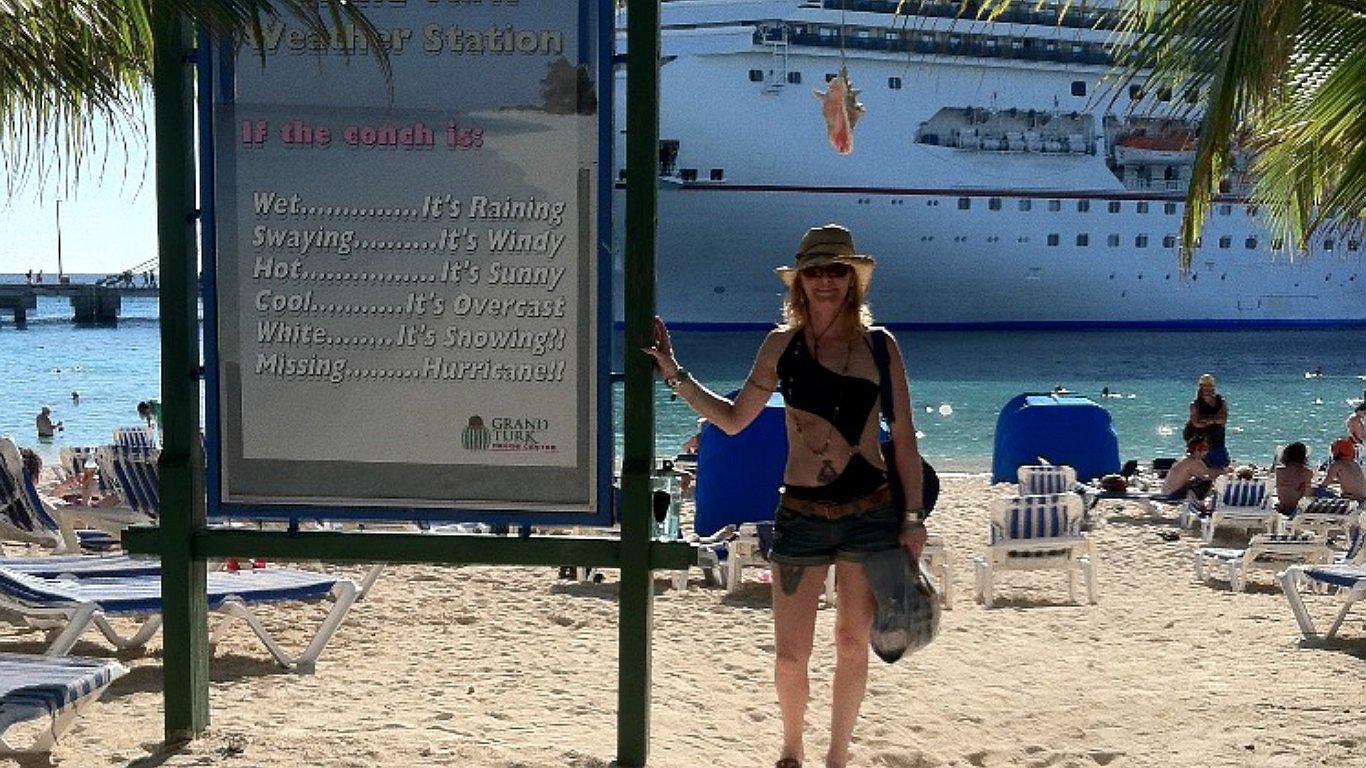 Mujer afirma que un parásito comió parte de su cuero cabelludo