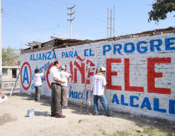 Apristas también borraron pintas de APP