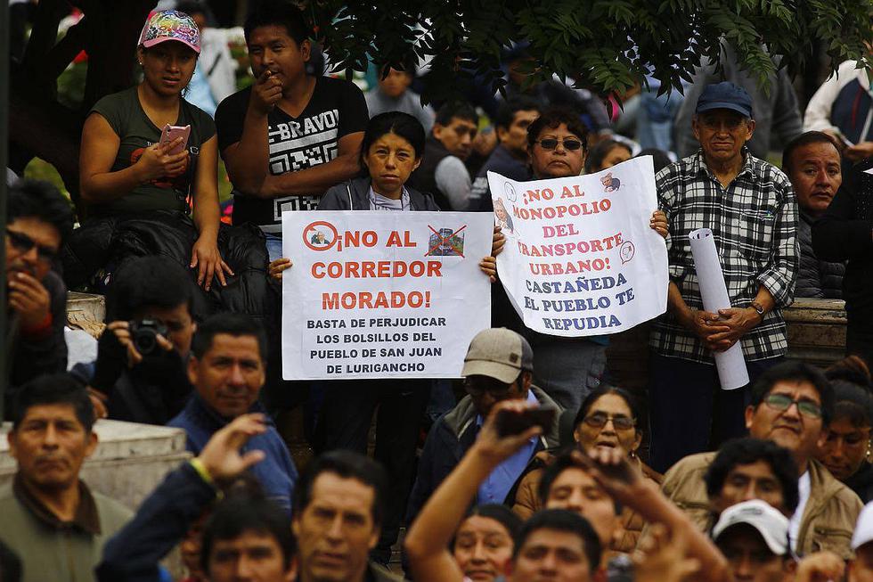 ​Vecinos y transportistas marchan hasta Plaza San Martín en contra del Corredor Morado (GALERÍA Y VÍDEO)