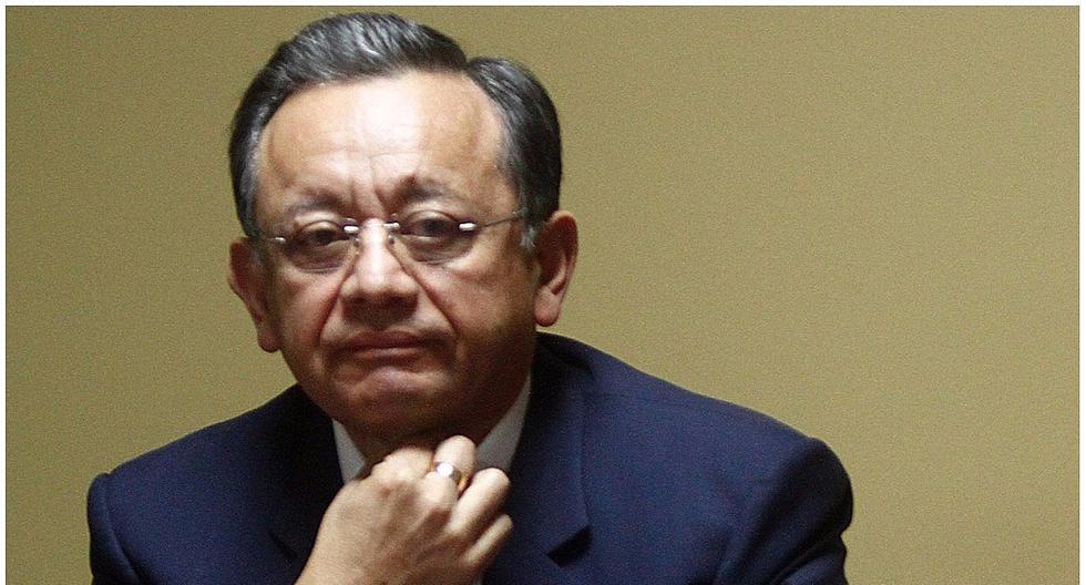 Edgar Alarcón evalúa renunciar totalmente a la Contraloría POLITICA