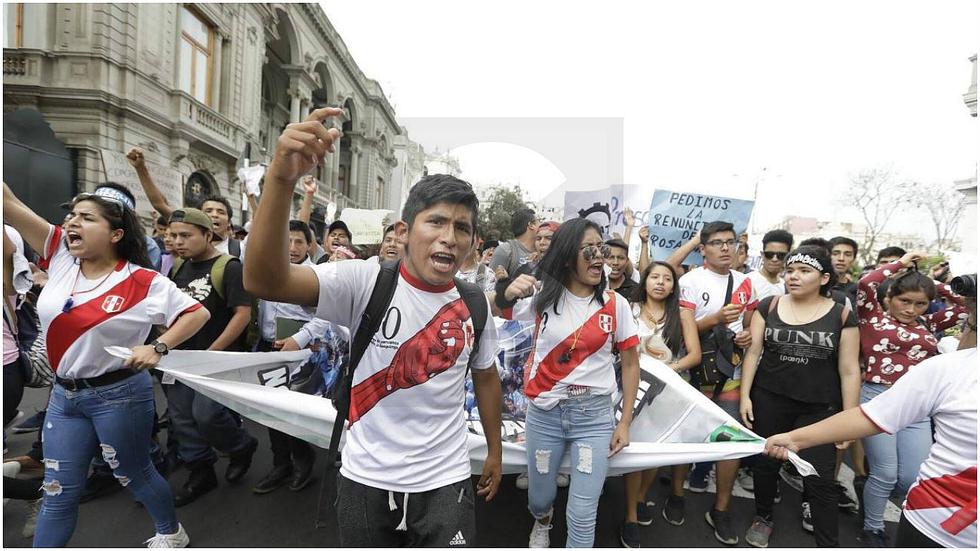 Jóvenes marchan contra proyecto de ley de formación laboral no remunerada (VIDEO y FOTOS)
