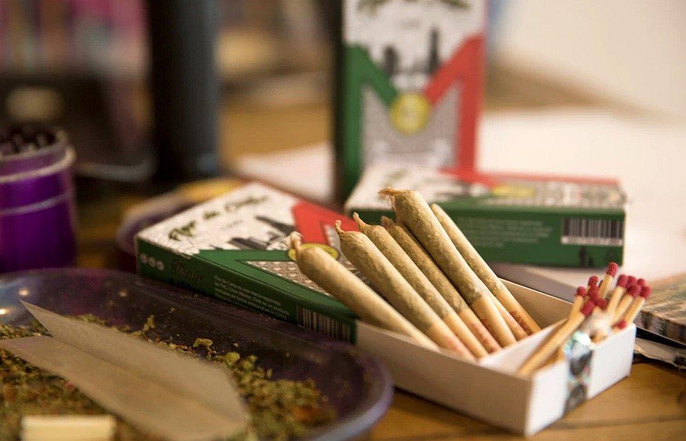 México: Lanzan la primera cajetilla con cigarros de marihuana