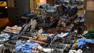 Hospitales de Hong Kong en crisis ante gran brote de variante ómicron