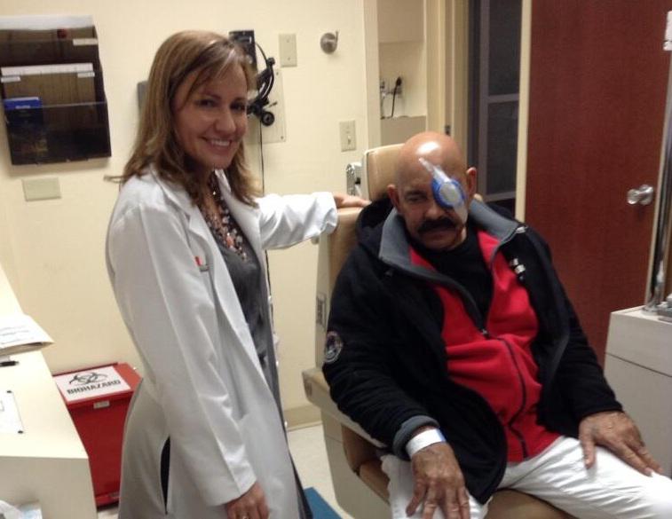 Oscar D'Leon podría recuperar visión del ojo izquierdo