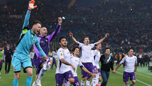 Con Juan Vargas Fiorentina goleó 3-0 a Roma por la Europa League